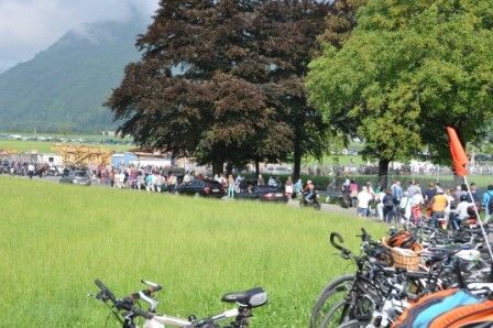 Viele folgten am 1. August der Einladung der Pilatus Aircraft zum Rollout des PC-24. (Bild: Reinshagen)