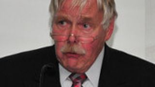 Georg Petersen begrüßte die rund 200 Teilnehmer der Ausbildertagung. (Foto: Schmidt)