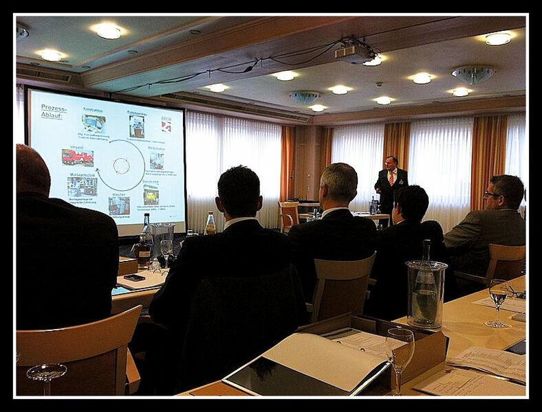 Etwa 60 Teilnehmer fanden sich zum 3. Edelstahlkolloquium in Rauenberg ein. Veranstalter Prof. Ralf Kolleck vom T & F-Institut der TU Graz hatte ein hochinteressantes Vortragsprogramm zusammengestellt. (Bild: Kuhn)