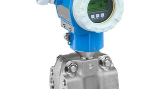 Endress + Hauser haben für eine Miniplant-Anlage des Exzellenzclusters UniCat Messtechnik im Wert von 30 000 Euro gespendet – darunter auch zwei Deltabar S PMD70 Differenzdruck-Transmitter.  (Bild: Endress + Hauser)