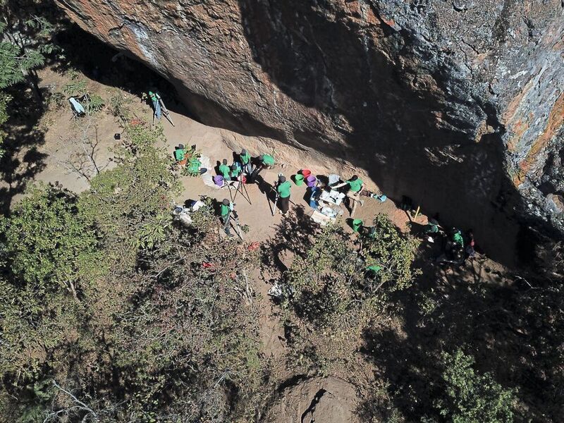 Hora Rockshelter in Malawi/Afrika. Hier wurden bei Ausgrabungen kürzlich zwei jener Menschen entdeckt, die im Rahmen einer gemeinschaftlichen Studie zu uralter DNA analysiert wurden. (Jacob Davis)