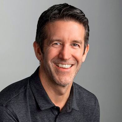 John Ternus folgt am 1. September auf Tim Cook und soll eine zentrale Rolle für den Erfolgslauf von Apple einnehmen.  (Bild: Apple)