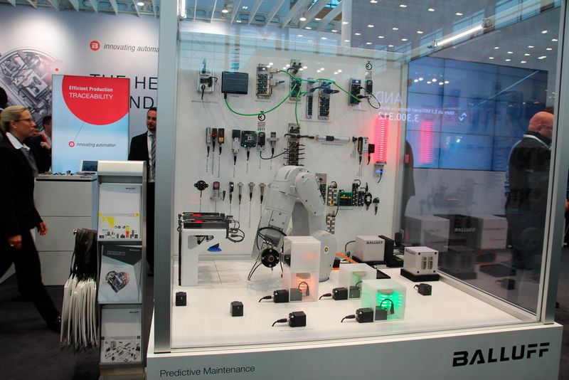 SPS IPC Drives 2016: Der Sensorhersteller Balluff zeigt auf der SPS IPC Drives unter anderem ein komplettes System für Predictive Maintenance. (Käfer)