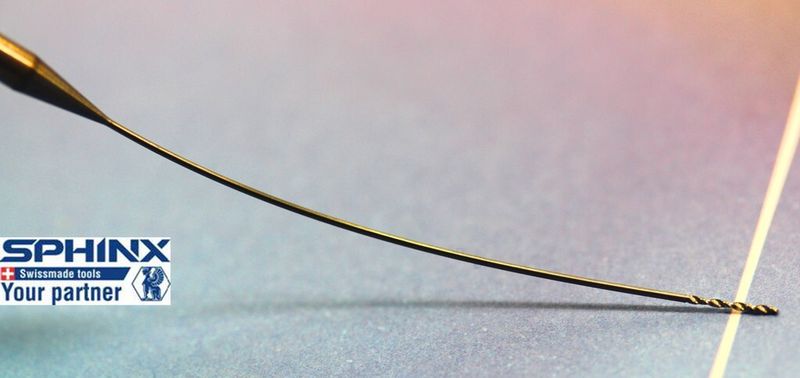 Um höchste Prozesssicherheit zu garantieren müssen die Mikro-Tieflochbohrer hoch elastisch als auch bruchunempfindlich sein. (Sphinx)