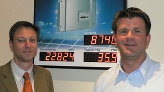 Kostal Industrie Elektrik in Hagen: Markus Vetter (li), Leiter Marketing Kommunikation, und Marco Oesterlein, Leiter Produktmanagement.  Bilder: elektrotechnik (Archiv: Vogel Business Media)