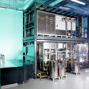 Im Forschungszentrum Invite werden bereits kontinuierliche Verfahren erprobt.