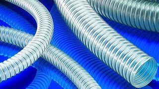 Bei diesen Transportschläuchen für Schüttgut basiert die Ableitung elektrostatischer Ladungen nicht auf der Beimischung sogenannter Antistatika oder Ruße. Der Effekt liegt in der Werkstoffentwicklung.Bild: Norres (Archiv: Vogel Business Media)