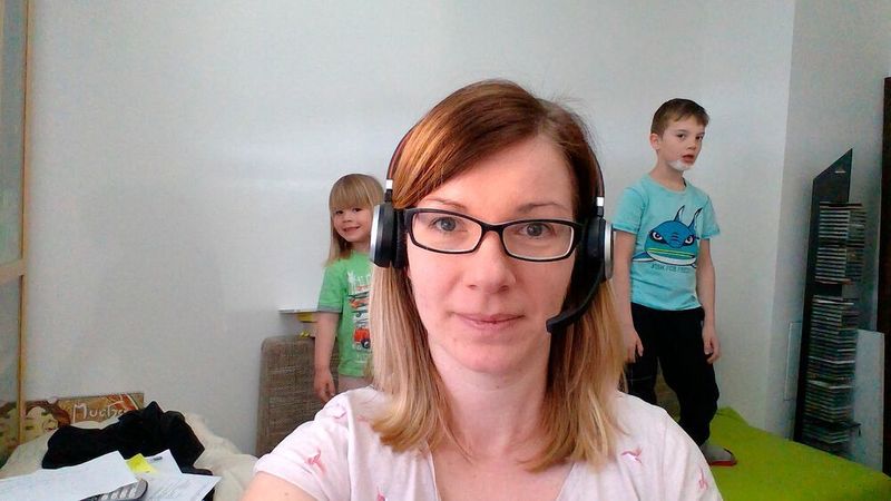 Unsere Redakeurin Juliana Pfeiffer ist Profi im Home Schooling, und wünscht sich dennoch manchmal eine ruhige Minute.  (J.Pfeiffer/konstruktionspraxis)