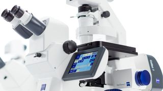 Die Zeiss Axio Observer Familie bildet mit drei stabilen und modularen Mikroskopstativen die Grundlage für flexible und effiziente Bildverarbeitung. (Zeiss)