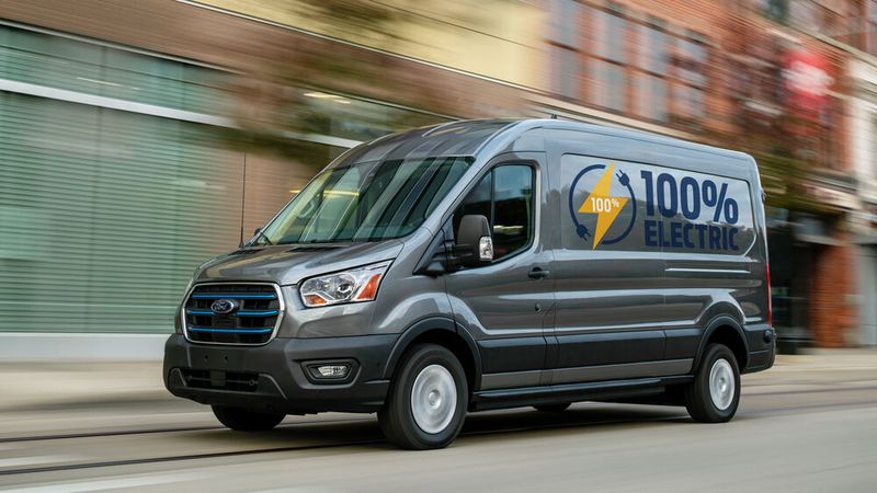 Der Absatz der Transporter geriet 2020 ebenfalls in den Sog der Coronakrise. Dabei kletterten die E-Zulassungen deutlich, während Benziner immer weniger gefragt sind.(Bild:  Ford)