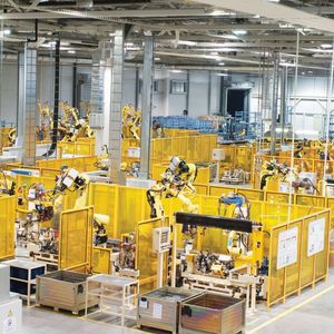 Sollen viele einzelne Zugänge überwacht werden, bieten RFID-Sensoren der YSR-Serie die passende Lösung. Seriell lassen sich bis zu 30 Sensoren in Reihe mit nur einem Relais oder Controller verbinden.(Bild:   Fotolia: @ Vladimir Vydrin-fotolia.com, Contrinex)