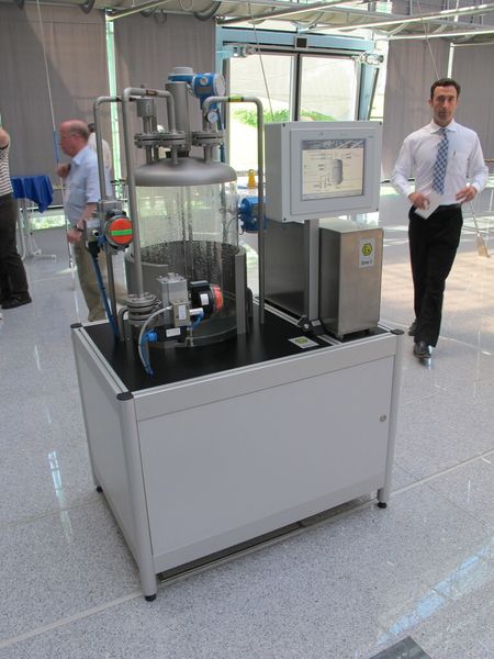 Die Automatisierung eines chemischen Reaktors im Modellformat. (Bild: Ernhofer/PROCESS)