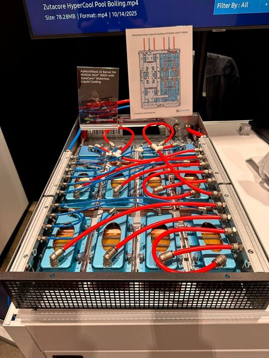 Kein Druck: Der Server „Nvidia HGX B300“, ein flüssiggekühlter Rechner von ASRock Rack, kommt ohne Wasser aus.(Bild:  Zutacore)