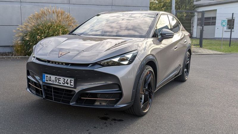 Ein Designhighlight sind die Matrix-LED-Scheinwerfer mit den dreieckigen „Augen“. (Bild: Mauritz – VCG)