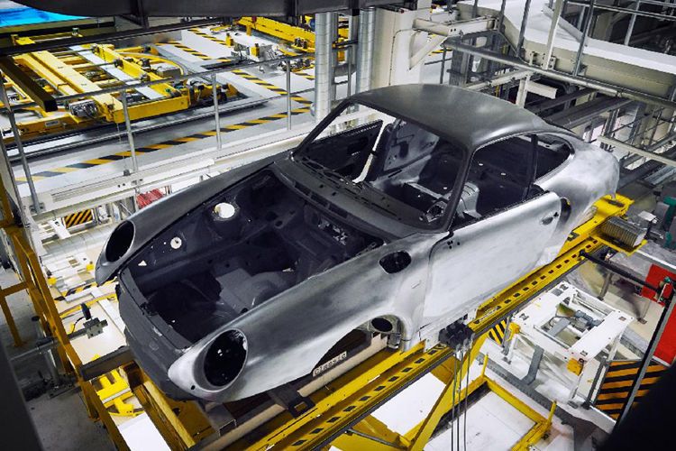 Das „Project Gold“ startete mit einer noch vorhandenen Original-Rohkarosse des Typs 993. (Bild: Porsche)