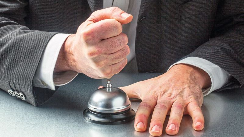 Bei einer Reklamation sollte erst geklärt werden, ob es ein Gewährleistungs- oder ein Garantiefall ist.(Bild:  © STUDIO GRAND WEB - stock.adobe.com)