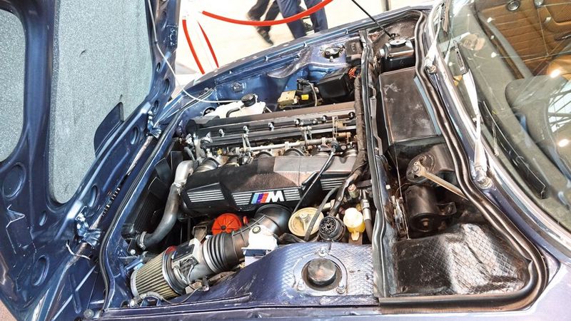 ...dann wird schnell klar: Mit Serie bzw. zeigenössischem Tuning hat das nichts mehr zu tun. (Bild: Dominsky –  »kfz-betrieb«)