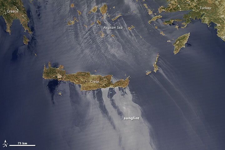 „Sunglint“ (Sonnenreflex) im Mittelmeer bei Kreta. (Aufnahme vom 3. Juli 2014) (Bild: NASA images courtesy LANCE/EOSDIS MODIS Rapid Response Team, GSFC.)