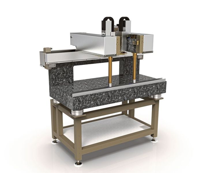 Für einen zweiten Hexapoden ist eine zweite Y-Traverse mit Z-Achse und Drehachse  vorgesehen. (Bild: Steinmeyer Mechatronik)