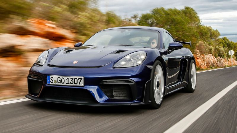 Der Einstandspreis liegt bei 141.338 Euro, was angesichts der überragenden Eigenschaften des 718 GT4 RS nicht zu viel ist.  (Bild: Autoren-Union Mobilität/Porsche/Juergen Tap)