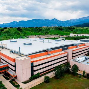 Die Zellfertigungspläne für Colorado Springs in Colorado sind für Meyer Burger vorerst finanziell nicht zu stemmen.(Bild:  Meyer Burger)