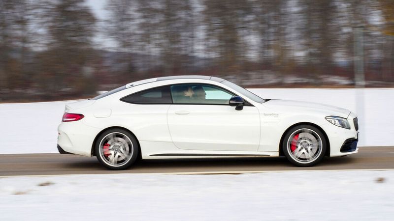 Als Versuchsfahrzeug fungiert ein Mercedes AMG C63. (Bild: Autoren-Union Mobilität/Robin Alexander)