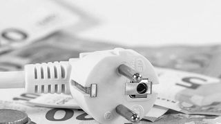 In Sachen Energiepreisentwicklung geht es in Deutschland stetig nach oben. Und das, was der Iran-Krieg noch „zu bieten hat“, ist noch nicht mal klar. Hier ein Statement plus Analyse der Vereinigung der Bayerischen Wirtschaft e. V. ... (Bild: Enese)