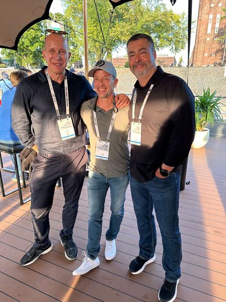 Vor langer Zeit...diese Jungs verbindet Historie (v. l.) Jochen Röth (Bragi), Sascha Bose (Seagate) und Thorsten Doege. (Bild: Vogel IT-Medien GmbH)