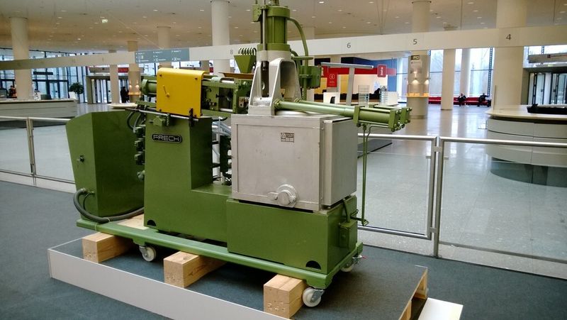 Auf der Jubiläumssonderschau zu sehen: Einer der ersten Warmkammer-Druckgießautomaten der Fa. Oskar Frech. (Bild: D Quitter, konstruktionspraxis)