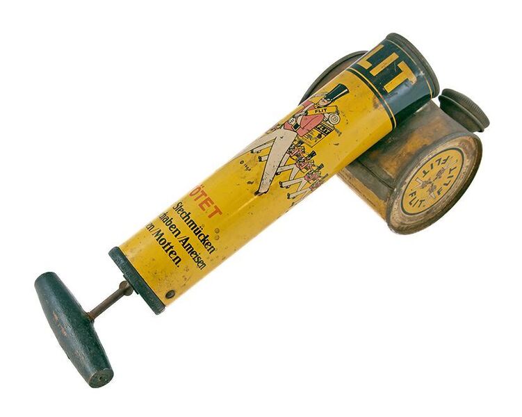 Dieser Pumpzerstäuber wurde 1928 in Deuschland hergestellt. (Bullenwächter/CC BY-SA 3.0 (http://creativecommons.org/licenses/by-sa/3.0)/via Wikimedia Commons)