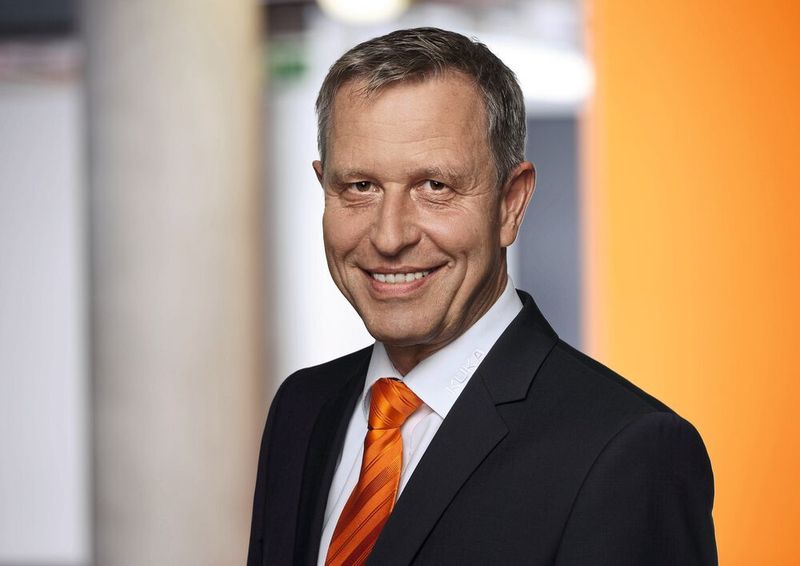 Um Usability kommt künftig kein Maschinenbauer, kein Roboterhersteller mehr drumherum, meint Wilfried Eberhardt. Der Robotik-Expert ist Vorstandsvorsitzender des VDMA-Fachverbands Robotik + Automation und Mitglied des Aufsichtsrats der Kuka AG. (Kuka)