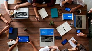 Bei IT-Projekten ist es wichtig, alle Beteiligten an einen Tisch zu holen und dafür zu sorgen, dass sie die gleiche Sprache sprechen. (Bild: fauxels)