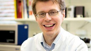 Die Forschergruppe um Professor Dr. Jonathan Jantsch hat herausgefunden, dass Salzanreicherung im Gewebe die Immuntätigkeit bei Infektionen steigert. (Bild: UKR)