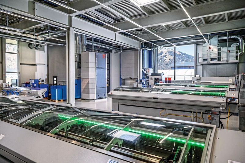 Sauber und kühl: Vom Klimatower profitieren beim Lohnfertiger Moser Mechanik AG Mitarbeitende und Maschinen. (Siemens AG)