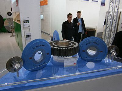Cubitron-Zahnflankenschleifscheiben mit Abrichttechnik zeigte 3M. (Bild: Königsreuther)