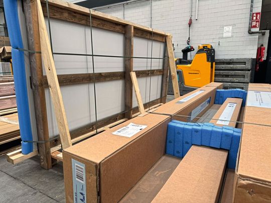 Der E-Commerce bekommt es mit immer größeren Teilen zu tun. Mit den richtigen Verpackungen lassen sich hier Schäden, Retouren und Prozesskosten reduzieren.(Bild:  WM Group)