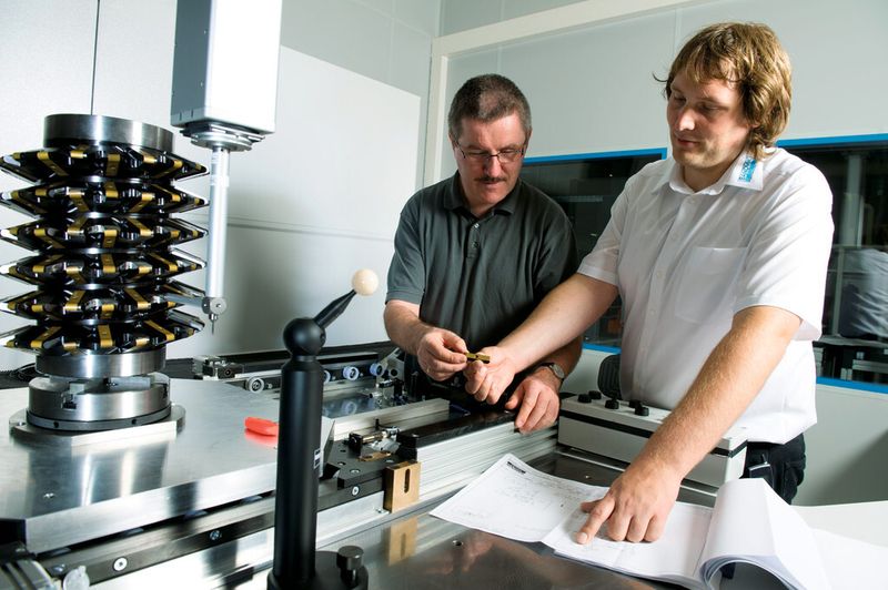 Die Entwicklung der Messtechniksoftware lief parallel: Fertigungstechniker brachten Erfahrungen aus der Praxis ein und Messtechniker Kompetenzen bei der Softwareentwicklung. 2010 war die erste Softwareversion fertig. (Bild: Sandvik Coromant)