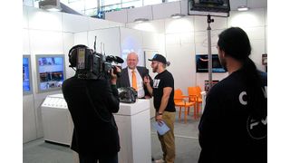 PV-TV-Moderator Sidney Hoffmann auf der Jagd nach neuen Produkten und wissenswerten Informationen. (Foto: Dominsky)