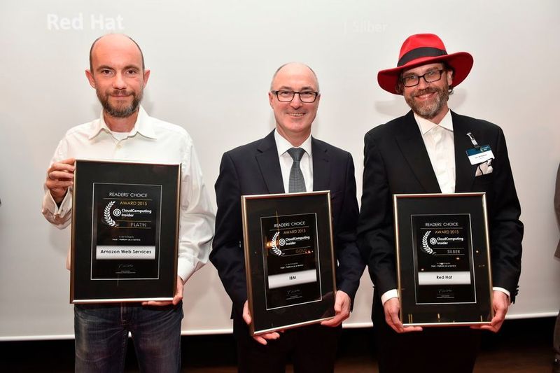 Jan Wildeboer von Red Hat freute sich über die Auszeichnung Silber in der Kategorie „PaaS - Platform as a Service“; Gold ging an IBM (Uwe Witulski, Mitte); Constantin Gonzalez von Amazon Web Services nahm die Auszeichnung in Platin entgegen. (VIT)