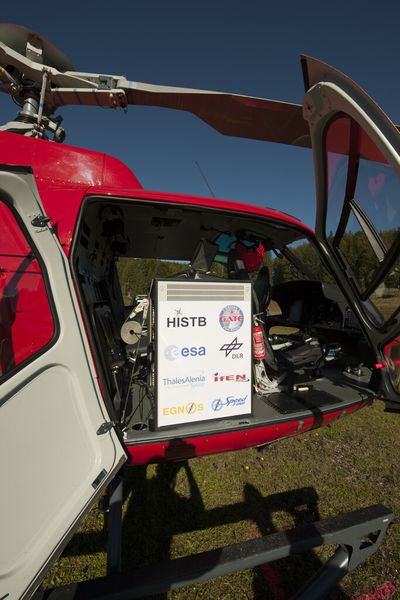 Vollgestopft mit Equipment: Der Helikopter für die Testflüge über dem  GATE Berchtesgaden (Foto: ESA/S.Corvaja)