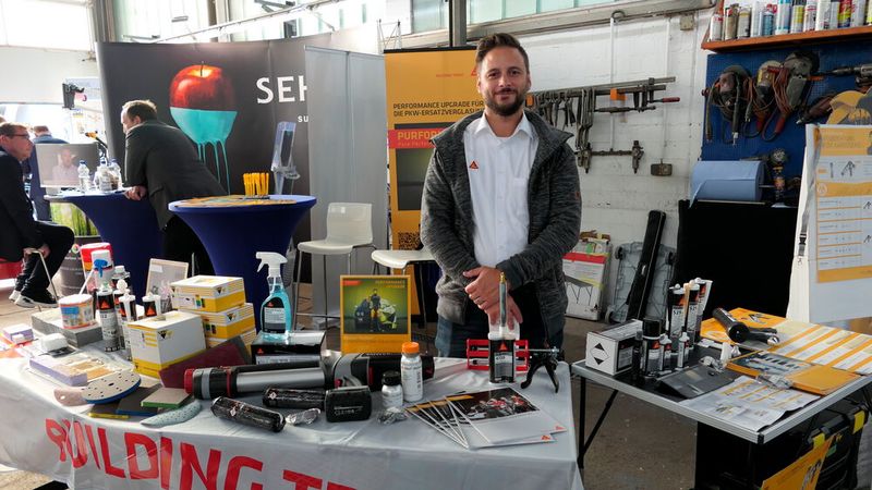 Ob Verklebungen, Karosserie- oder Lackschleifen, Kunststoffreparatur oder Nahtabdichtung benötigt wird – Sika hat die passenden Produkte. (Bild: Wenz | VCG)