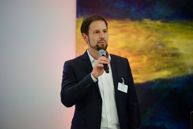 Impressionen vom ELEKTRONIKPRAXIS Frühlingsfest 2023 im Ketterer Kunst mit der Verabschiedung von Johann Wiesböck.  (Bild: © EYE AM CHRIS)