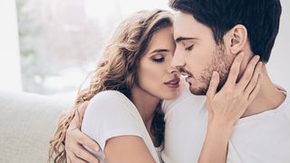 Sexuelle Erregung lässt sich in der ausgeatmeten Luft feststellen. Das zeigen Studienergebnisse vom Max-Planck-Institut für Chemie. (Bild: deagreez - stock.adobe.com)