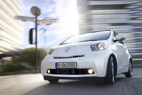 Im Sommer ergänzt Toyota die Palette durch einen 1,3-Liter-Benziner mit rund 100 PS und Start-Stopp-Automatik. (Archiv: Vogel Business Media)