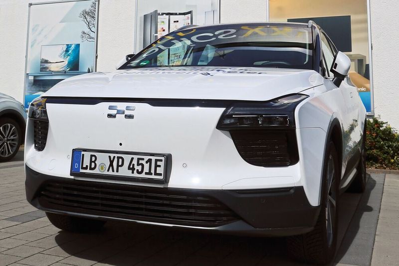 Aiways-Fahrzeuge sind in Deutschland noch selten zu sehen. Zum Vertriebssystem ohne echte Händler äußert sich der Importeur aber positiv.(Bild:  Grimm – »kfz-betrieb«)