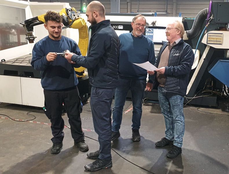 During on-site visits by Ingersoll technicians, component optimization is usually the focus (from left): Morina Albion (Machine operator Beer Machining Technology), Thomas Kölbl (Application technician Ingersoll) Georg Beer (Managing Director Beer Machining Technology) and Udo Stangl (Technical consultant Ingersoll). (Image:Ingersoll)