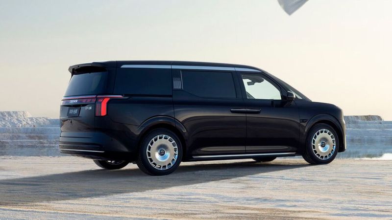 Im Zeekr 9 Grand fährt man bequemer als in einem Rolls-Royce.   (Bild: Geely)