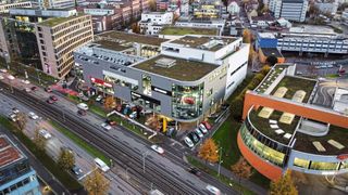 Auch aus der Vogelperspektive beeindruckend: die Von-der-Weppen-Zentrale an der Heilbronner Straße in Stuttgart (Bild: Autohaus von der Weppen)