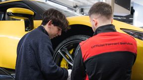 Zu den Programmpunkten des Zukunftstags gehören praxisnahe Einheiten aus dem Arbeitsalltag eines Ferrari-Mechatronikers. (Bild: Ferrari)