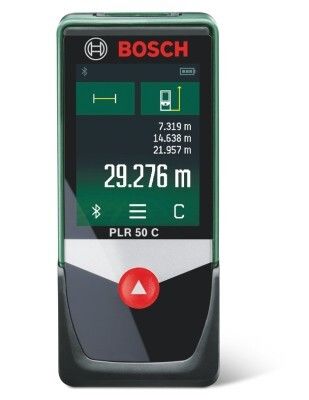 Red Dot Award 2015 - Laser-Entfernungsmesser PLR 50 C von Robert Bosch Elektrowerkzeuge: Laser-Entfernungsmesser werden heute statt des klassischen Zollstocks eingesetzt, wenn etwa der Abstand zwischen zwei Wänden gemessen werden soll. Der PLR 50 C wurde speziell für die Zielgruppe der Heimwerker konzipiert und an deren Erwartungen angepasst. Seine Gestaltung greift die Vorteile moderner Produkte aus dem Unterhaltungselektronik-Bereich auf und überführt diese in ein hochwertiges und funktionales Werkzeug. Entworfen mit klar anmutenden Radien, liegt dieser Laser-Entfernungsmesser gut austariert in der Hand des Nutzers. Eine Innovation ist die Art der Interaktion mit dem Gerät: Es kann vom Nutzer per Fingertipp auf einem übersichtlich gestalteten 2,4”-Touchscreen bedient werden. Möglich sind so ein unkomplizierter Zugang zu allen Informationen und eine intuitive Navigation durch die vielfältigen Messfunktionen. Eine weitere Innovation stellt im Heimwerkerbereich zudem ein integrierter Neigungssensor dar, mit dem die Messungen exakt auch dann erfolgen können, wenn beispielsweise Möbel an der Wand stehen. Das Gerät errechnet aus der Entfernung und dem Winkel der Messung dabei automatisch den tatsächlichen Abstand zur Wand. Das funktional gehaltene Gehäuse dieses Laser-Entfernungsmessers ist robust gestaltet und durch den Einsatz hochwertiger Materialien widerstandsfähig und langlebig. Seine klare Formensprache und gut verständliche Art der Bedienung definieren den PLR 50 C als ein sehr nutzerfreundliches und leicht anwendbares Gerät für den Heimwerker. (Bild: Red Dot)